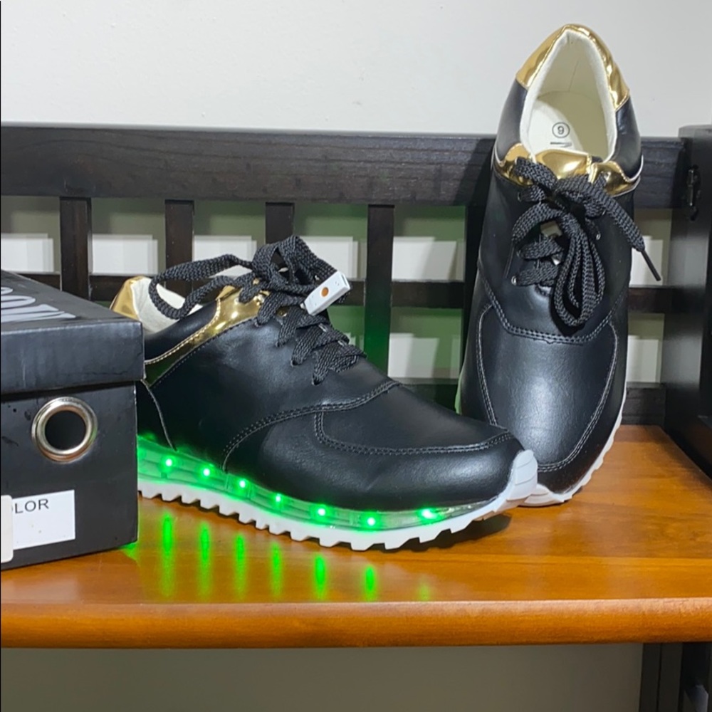 Sneakers - Picture 2 of 9